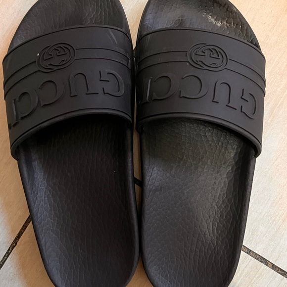 Gucci Black Monochrome Slide Sandals - Picture 2 of 3